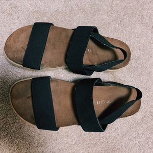 SCARCELY USED steve madden platform sandals